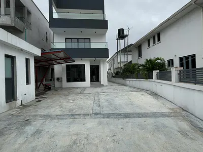 5 Bedroom Detached Duplex with Pool — Lekki, Lagos