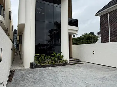 5-Bedroom Fully Detached Home with Pool — Chevron Toll Gate, Lekki, Lagos