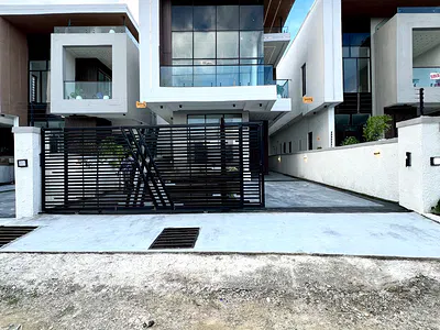 5 Bedroom Detached Duplex with Swimming Pool — Ajah, Lagos