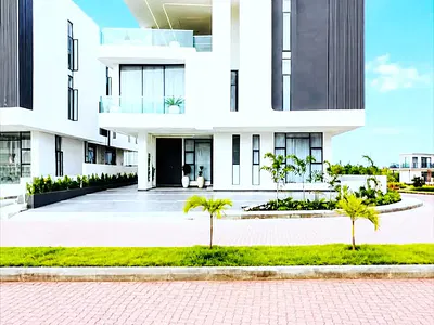 Contemporary 6-Bedroom Detached Duplex — Lekki, Lagos