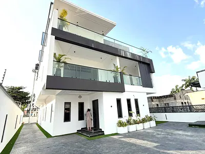 Luxurious 5 Bedroom Detached Spacious & Serviced Duplex BQ, Greenery — Serene Neighborhood, Gwarinpa, Abuja