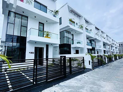 Luxurious 5 Bedroom Fully Detached Duplex with Boys Quarters — Lekki, Lagos