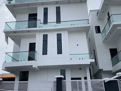 Beautiful 5 Bedroom Fully Detached Duplex with a BQ and a Pool — Ajah, Lagos