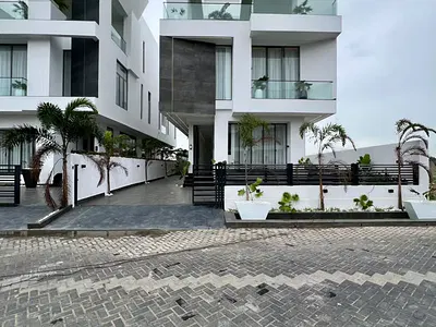 5 Bedroom Detached Duplex with Swimming Pool — Lekki, Lagos