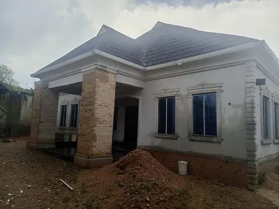 4 Bedroom Detached Bungalow 2-Living Rooms — Ologuneru, Ibadan, Oyo