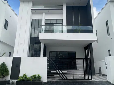 Sharp Luxurious, Well Decorated 4 Bedroom Detached Home + BQ — Ajah, Lagos