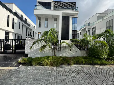 Spacious 5 Bedroom Detached Duplex with Pool — Lekki, Lagos