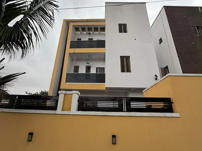 Luxury 5 Bedroom Detached Duplex with BQ — Magodo, Lagos