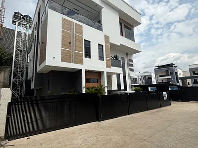 5 Bedroom Deluxe Duplex with Swimming Pool and Elevator — Asokoro District, Abuja