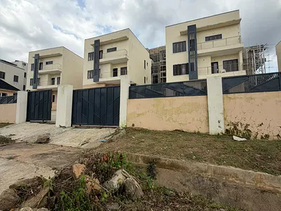 Brand New 5 Bedroom Detached Gated Duplex, BQ. Tarred Road — Serene Neighborhood, Guzape District, Abuja