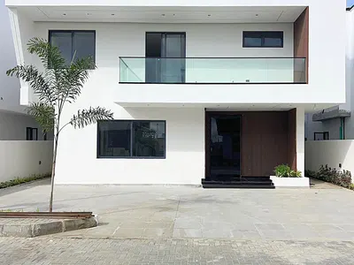 5 Bedroom House with Swimming Pool — Lekki, Lagos