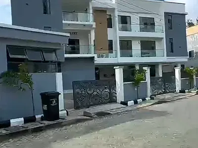 Luxury 2 $ 3bed Apartment WT Pool — Lekki, Lagos