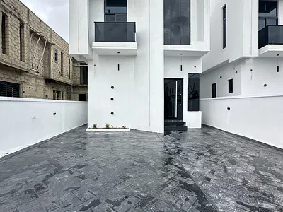 5 Bedroom Detached Duplex with Swimming Pool — Lekki, Lagos
