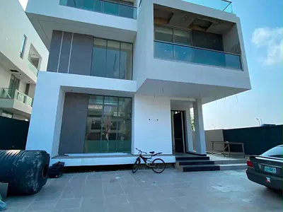 5 Bedroom Luxurious Villa with Swimming Pool — Ikoyi, Lagos