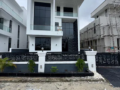 Exquisite 5 Bed Detached Duplex Within an Estate with Swimming Pool — Lekki, Lagos