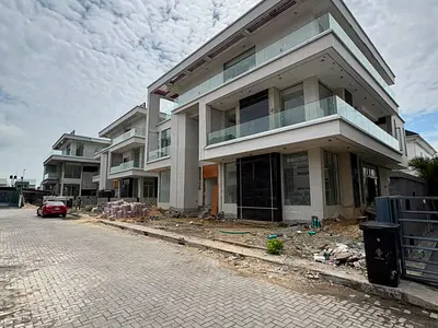 Magnificent 6-Bedroom Fully Detached House with 2 BQS — Lekki, Lagos