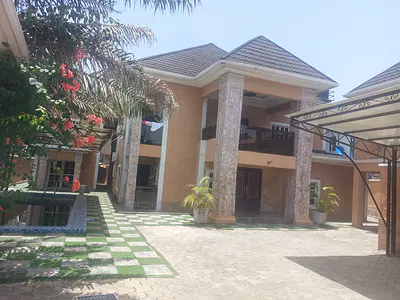 6 Bedroom Detached House with Swimming Pool — Amuwo Odofin, Lagos