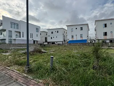 Fully Sand Filled & Pilled 400SQM Land Available in Hampton Bay Estate — Lekki, Lagos