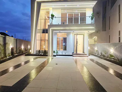 5 Bedroom Detached Home with Pool and Gym — Lekki, Lagos