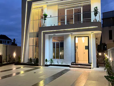 5 Bedroom Detached Duplex with S/Pool, Cinema & Gym & BQ — Lekki, Lagos