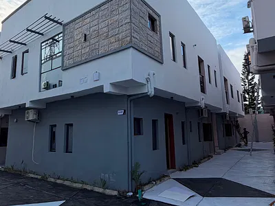 Amazing 1 Bedroom Apartment with Upside Investment Side — Proximity to Island. Long Lease for 18 Years., Obanikoro, Shomolu, Lagos