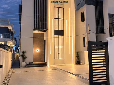 5 Bedroom Detached Duplex with Cinema, Gym, S/Pool, BQ. — Lekki, Lagos