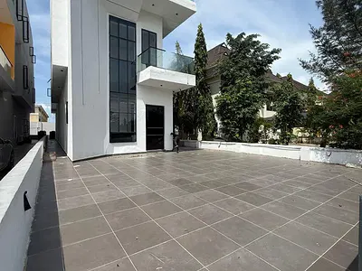 5-Bedroom Detached House with Swimming Pool — Lekki, Lagos