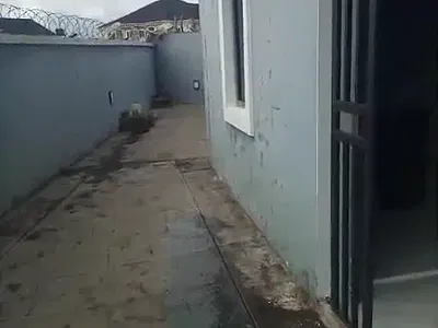 Spacious Self Contain Flat 24 Hours Light Serena Estate by Beach Wood — Ajah, Lagos