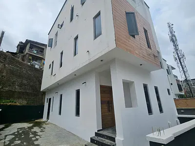 Decently Designed 5 Bedroom Semi Detached Luxury Home with BQ* — Magodo, Lagos