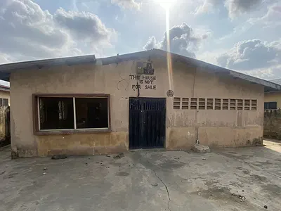 Bungalow on Corner Piece Dry Land — Sawmill, Gbagada, Lagos