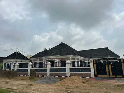 Detached Bungalow with 3 Apartments — Mowe Town, Ogun