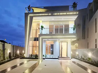 5 Bedroom Detached Home with Pool and Gym — Lekki, Lagos
