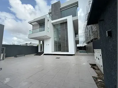5 Bedroom Detached House — Ikoyi, Lagos