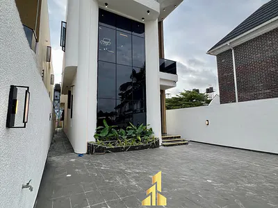 5 Bedroom Smart Home with Pool and Gym — Lekki, Lagos