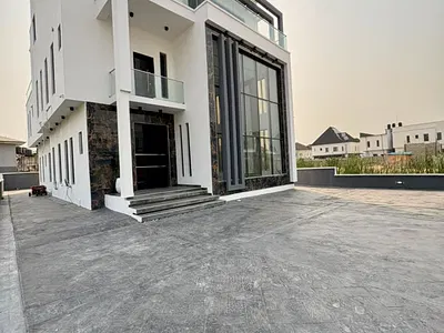 Exquisite 5-Bedroom Smart Home with Private Pool, Cinema & Rooftop — Lekki, Lagos
