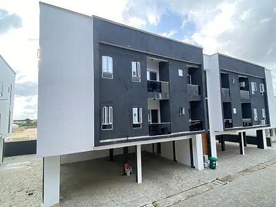 An Upscale 2 Bedroom Apartment - Kid's Play Area - Pool - Football — Sangotedo, Ajah, Lagos