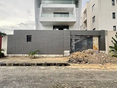 Impeccably Finished 5 Bedroom Fully Detached Smart Home with Swimming — Ikoyi, Lagos