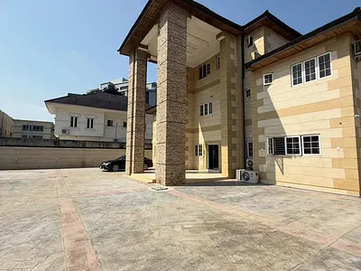 16-Room Detached House — Lekki, Lagos