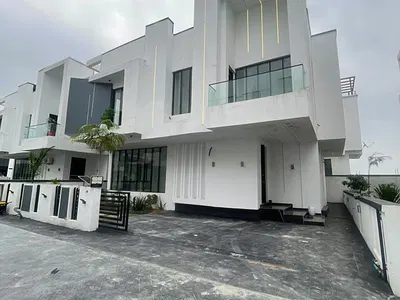 5-Bedroom Fully Detached Duplex with BQ — Chevron Drive, Hamptons Lake Estate., Lekki, Lagos