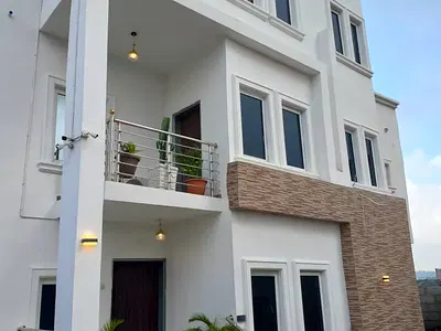 Luxury 5 Bedroom Fully Detached Duplex with 1 Self Contain Flat + BQ. — No 19 Hilltop Street, Citiscape Villa, Guzape District, Abuja
