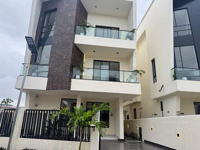5 Bedroom Luxury House with Pool and Gym — Lekki, Lagos