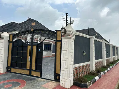A Beautifully Finished Bungalow with 2-Bedroom & 3-Bedroom Apartments — Mowe Town, Ogun