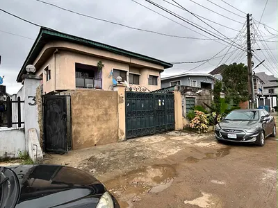 Solid Number of 4 Bedroom House on a Full Plot of Land — Gbagada, Lagos
