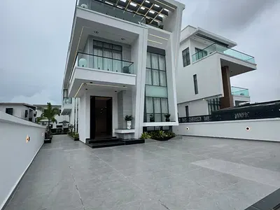 Contemporary 5 Bedroom Deluxe Smart Home — Lekki, Lagos