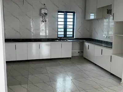 Brand New, Excellent and Luxury 2 Bedroom Apartment Upstairs, Serviced — Lekki, Lagos