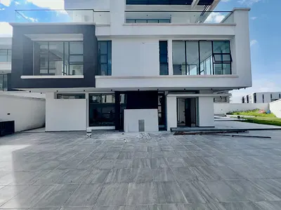 5 Bedroom House with Pool and BQ — Lekki, Lagos