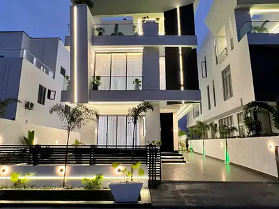 Magnificent 5 Bedroom Detached Duplex + BQ, Pool, Cinema, Elevator — Lekki, Lagos