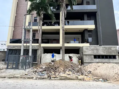 Lovely 3 Bedroom Apartment with Elevator &pool — Lekki Phase 1, Lekki, Lagos