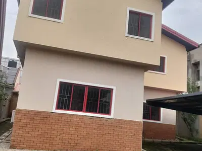 5 Bedroom Fully Detached Duplex with 3 Rooms Guest Chalet & Generator — Wuse 2, Abuja