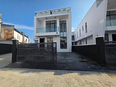5 Bedroom Detached Duplex with Swimming Pool — Lekki, Lagos